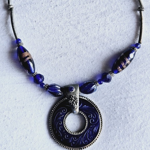 VINTAGE AZUL GLASS PENDANT NECKLACE - Picture 3 of 15